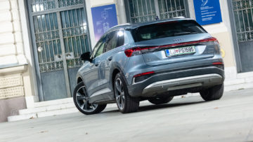 Audi_Q4_40_e-tron_S-line_56