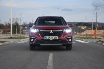 SUZUKI S-CROSS 04