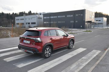 SUZUKI S-CROSS 06