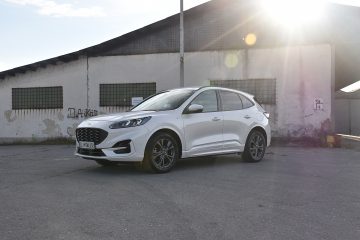 FORD KUGA 03