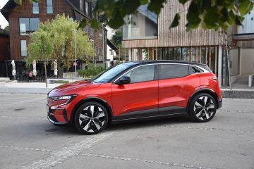 RENAULT MEGANE E-TECH 04