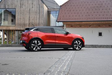 RENAULT MEGANE E-TECH 05
