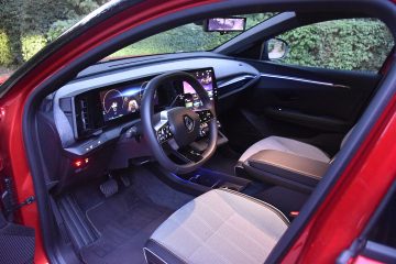 RENAULT MEGANE E-TECH 27