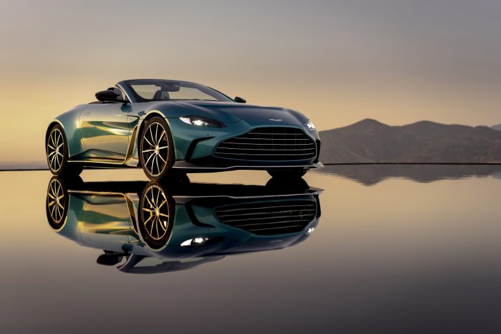 Aston Martin_V12_Vantage_Roadster_01