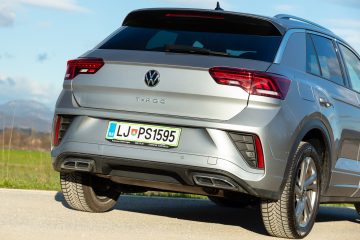 Volkswagen_T-Roc_15TSI_R-Line_X06