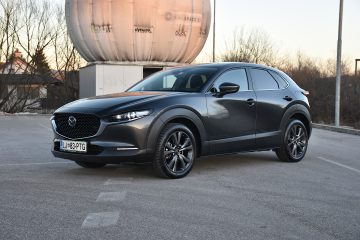 MAZDA CX-30 01