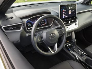 Toyota_Corolla_Cross_Hybrid_AWD-i_Executive_12