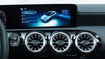 Mercedes-Benz_A_180_AMG_Line_43