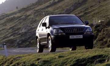 Lexus-RX-300-first-02-696x416-1