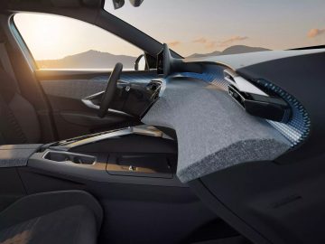 2024-Peugeot-3008-Panoramic-i-Co (1)