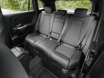 Mercedes-Benz_GLA_200_33