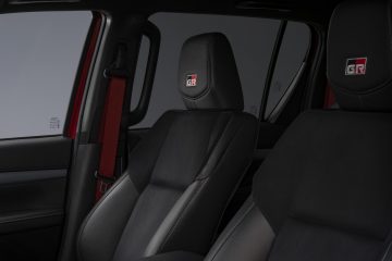 2023-hiluxgrsportinteriordetails5