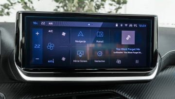 Peugeot_2008_12_Puretech_130_GT_15