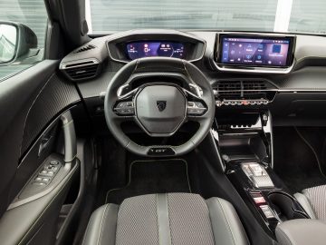 Peugeot_2008_12_Puretech_130_GT_30