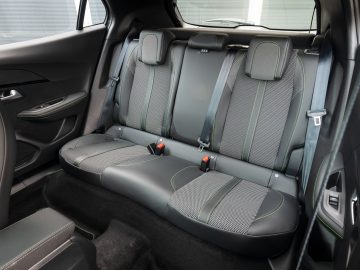 Peugeot_2008_12_Puretech_130_GT_32