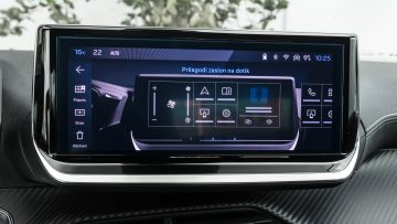 Peugeot_2008_12_Puretech_130_GT_41