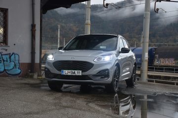 FORD KUGA PHEV 03