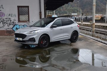 FORD KUGA PHEV 04