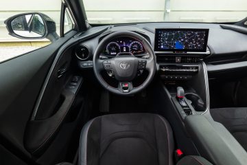 Toyota_C-HR_Plug-in_GR_Sport_31