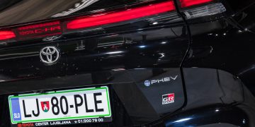 Toyota_C-HR_Plug-in_GR_Sport_46