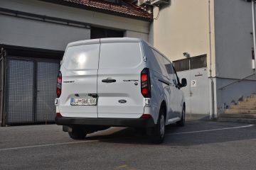 FORD TRANSIT CUSTOM 04