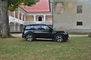 MINI COUNTRYMAN E 02