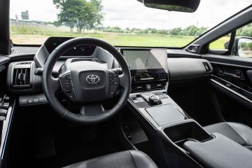 Toyota BZ4X električni avto avtomobilizem.com-35