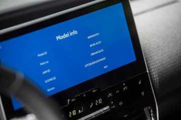 Toyota BZ4X električni avto avtomobilizem.com