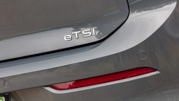 Volkswagen_Golf_15_eTSI_R-Line_07