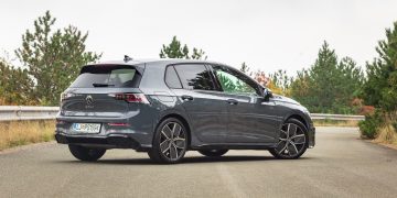 Volkswagen_Golf_15_eTSI_R-Line_17