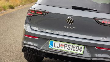 Volkswagen_Golf_15_eTSI_R-Line_48