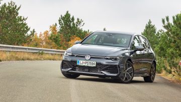Volkswagen_Golf_15_eTSI_R-Line_49