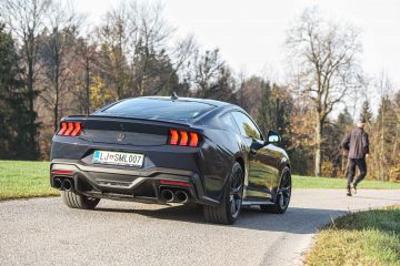 Ford Mustang Dark Horse V8-35