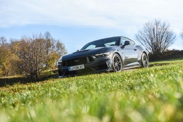 Ford Mustang Dark Horse V8-36