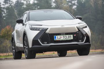 Toyota C-HR hibrid in PHEV priključni hibrid-5