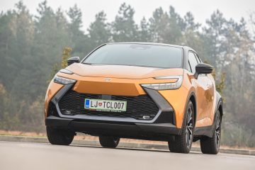 Toyota C-HR hibrid in PHEV priključni hibrid-6