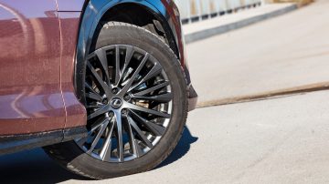 Lexus_RZ_450e_Premium_08