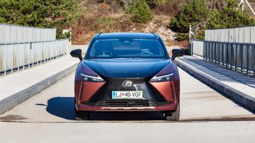 Lexus_RZ_450e_Premium_59