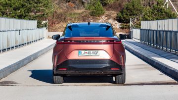 Lexus_RZ_450e_Premium_60