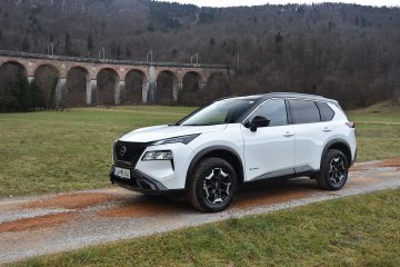 NISSAN X-TRAIL 01