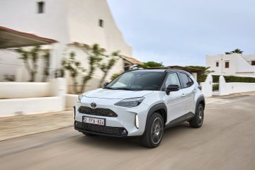 2024-yaris-cross-dynamicgrey-dpl-static13