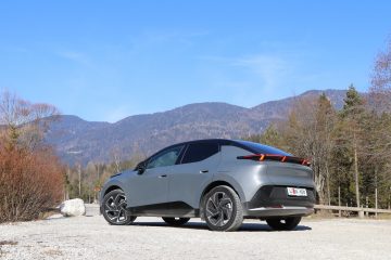 Lynk&Co 02 je v primerjavi z modelom 01 videti precej bolj eleganten.