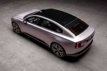 Volvo ES90 je električna limuzina petvratne zasnove.
