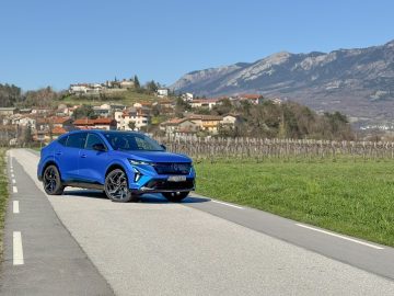 Kombinacija zmogljivosti, učinkovitosti ob podpori sistema štirikolesnega pogona.