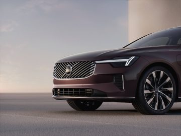 347794_Refreshed_Volvo_S90_exterior