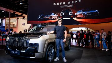 BYD je na Auto Shanghai 2025 gostil številne tuje medije in vplivneže.