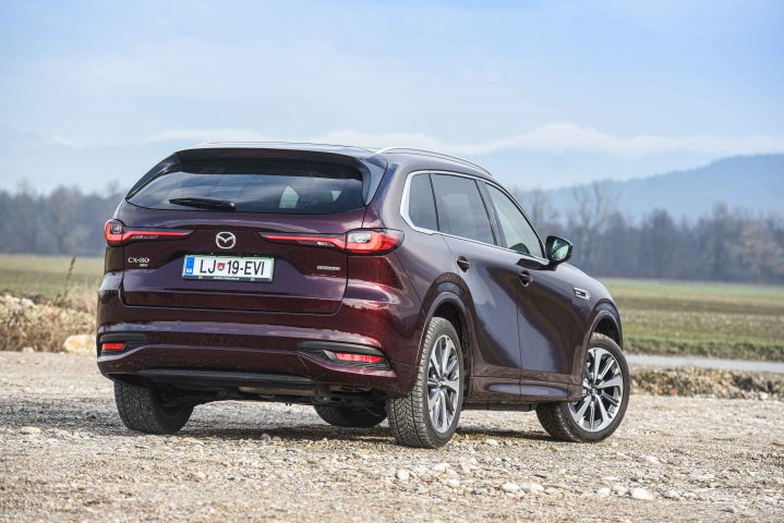 Z veliko in odlično opremljeno Mazdo CX-80 se tudi na račun relativno skromne porabe lahko odpelješ kadarkoli, kamorkoli.