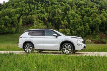 Mitsubishi Outlander PHEV-20