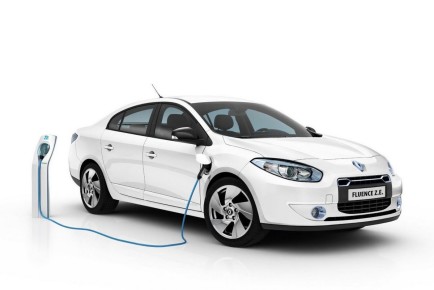 2011-Renault-Fluence-Z.E-Front-Side-Charging-View