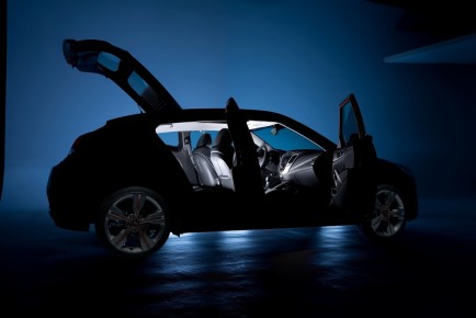 2012-Hyundai-Veloster-11